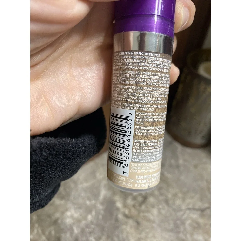 CoverGirl Simply Ageless Skin Perfector Essence Foundation: 30 LIGHT-MEDIUM 30ml